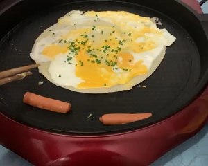 シンプルで簡単な朝食？キビ粉で作られた卵の薄いパンケーキの練習法7
