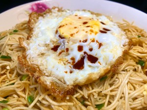 The practice measure of egg fried noodles 1