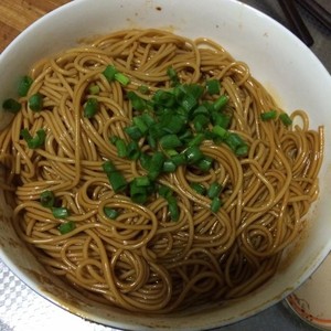 Green oily noodles served with soy sauce (quick worker is simple, delicate and inapproachable) practice measure 6