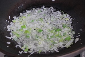 Green oily noodles served with soy sauce -- the practice measure of 5 minutes of breakfast 2