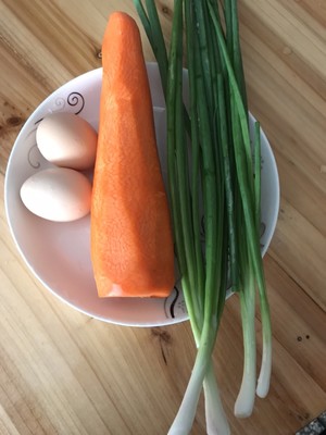 The practice measure of cake of egg of carrot chopped green onion 1