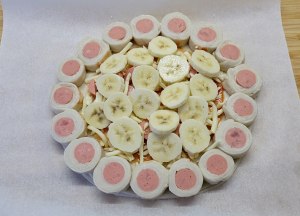 The hand catchs cake edition to wrap around the practice measure of Sa 11