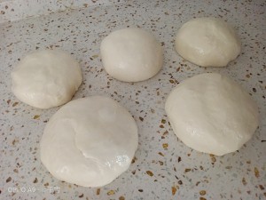 The practice measure of deep-fried dough cake of the daily life of a family 2