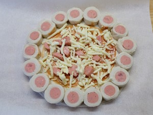 The hand catchs cake edition to wrap around the practice measure of Sa 10