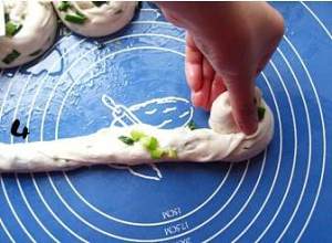 The practice measure that contains green deep-fried dough cake 4