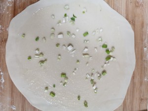 Hand of crisp chopped green onion catchs cake, the practice move that also can make in the home 6