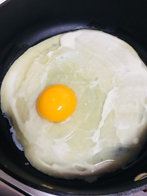The practice measure of cake of egg roll of chicken of quick worker breakfast 5