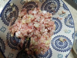 The practice measure of a round mass of food of breakfast polished glutinous rice 4