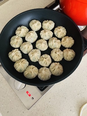 The practice measure of steamed stuffed bun of small crude fry in shallow oil 3