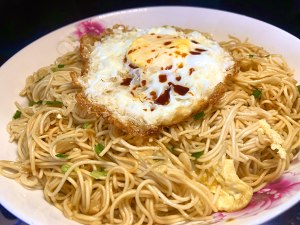 The practice measure of egg fried noodles 3