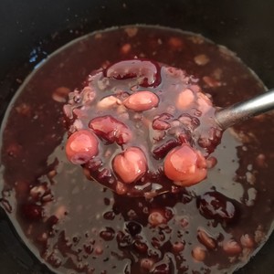 The practice measure of congee of lotus seed of violet potato black rice 7