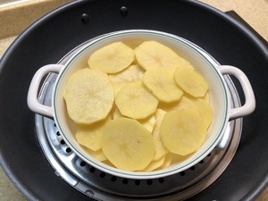 The practice measure of mud of potato of black any of several hot spice plants 1
