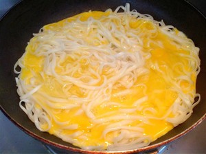The practice measure of thin pancake made of millet flour of fine dried noodles 5
