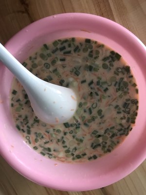 The practice measure of cake of egg of carrot chopped green onion 4