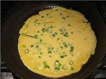 The practice measure of cake of egg of chopped green onion 6
