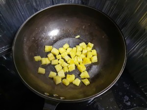 The practice measure that inviting pineapple fries a meal 2