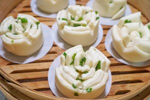 The practice measure of steamed twisted roll of steamed bread of chopped green onion 8