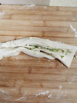 Hand of crisp chopped green onion catchs cake, the practice move that also can make in the home 8