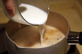 The practice measure of the boiler tea with milk that boil 4