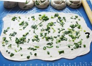 The practice measure that contains green deep-fried dough cake 3