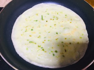 The practice measure of thin pancake of soft tender egg 3