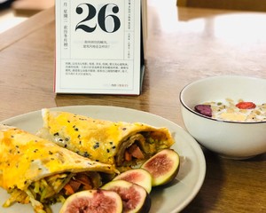 The practice measure of cake of egg roll of chicken of quick worker breakfast 9