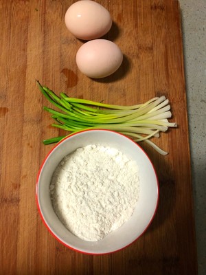 The practice measure of cake of chopped green onion of fast breakfast egg 1