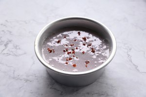The practice measure of black rice cake 5