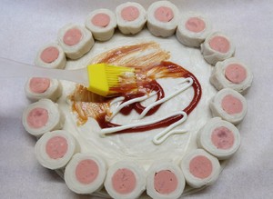 The hand catchs cake edition to wrap around the practice measure of Sa 8