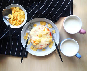 電子レンジだけに行くには良いものを置く必要があります！Jingのカラフルな家族の朝食側の机 ：ソーセージチーズは、卵の練習法をカルボナード8 