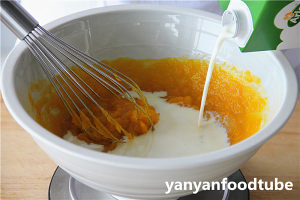 The practice measure of Steamed Pumpkin Cake of pumpkin steamed sponge cake 5
