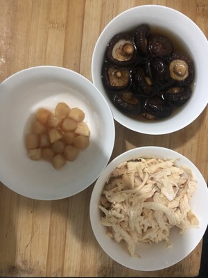 The practice measure of congee of silk of Xianggu mushroom chicken 1