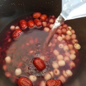 The practice measure of congee of lotus seed of violet potato black rice 6