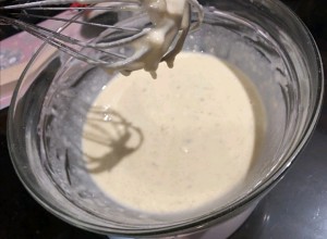 The practice measure of muffin of banana of small white edition 6