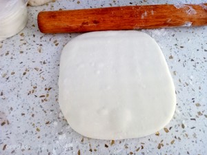 The practice measure of deep-fried dough cake of the daily life of a family 10