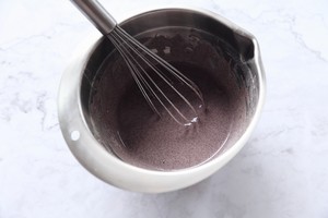 The practice measure of black rice cake 2