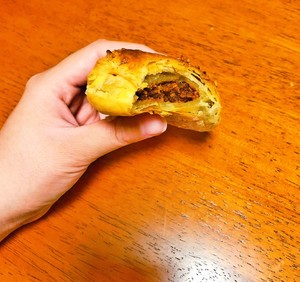 Crisp the practice measure to the cake of crisp pastry of sweet green flesh that drops broken bits 7