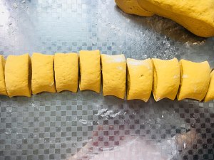 Pumpkin steamed bread (loose and sweet, do not add candy) practice measure 12