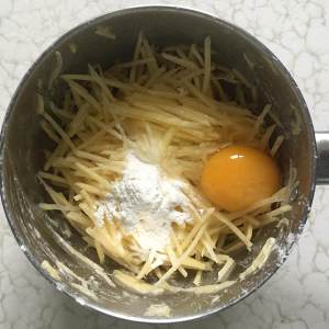 The practice measure of cake of potato silk egg 2