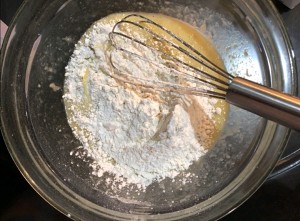 The practice measure of muffin of banana of small white edition 4