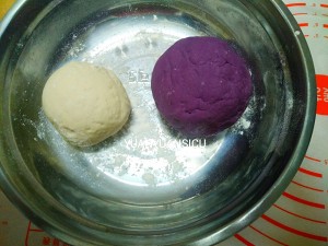 The practice measure of violet potato steamed twisted roll 2