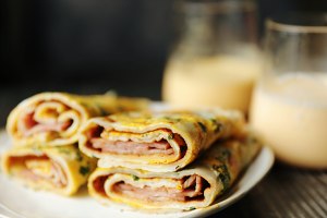 Fruit of thin pancake made of millet flour (egg cake) practice measure 8