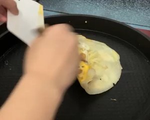 シンプルで簡単な朝食？キビ粉で作られた卵の薄いパンケーキの練習法9