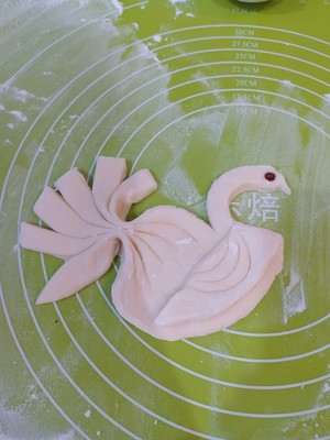 The practice measure of the swan of pattern steamed bread 8