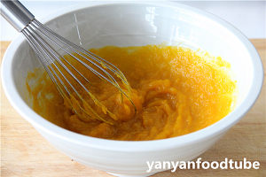 The practice measure of Steamed Pumpkin Cake of pumpkin steamed sponge cake 4