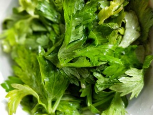 The practice measure of cake of celery leaf pickle 1