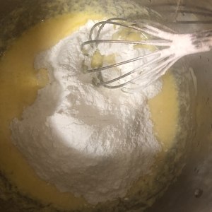 ヨーグルトのホアフーのケーキの練習方法は、もち米を磨いた
