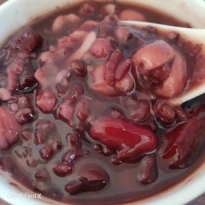The practice measure of congee of lotus seed of violet potato black rice 8