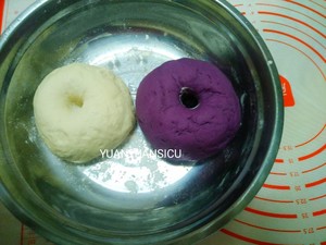 The practice measure of violet potato steamed twisted roll 3