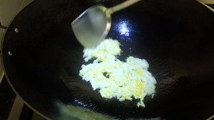 The egg fries ground rice, correct bubble sends dry ground rice, not broken, not the Tuo, practice measure that does not stick Q of boiler, mouthfeel to play 6